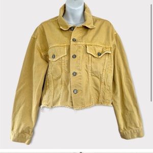 Boyish yellow crop denim trucker jacket. Style : The Harvey